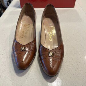 Ferragamo women's medium brown pumps size 6B